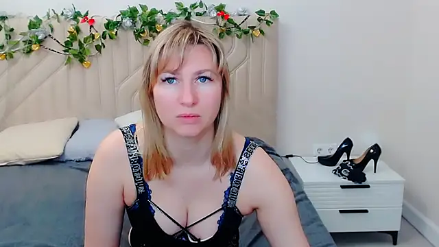 Snapshot of Incredible_Ariela chatting on April 15, 7:15 am Incredible Ariela online show from April 15, 7:15 am