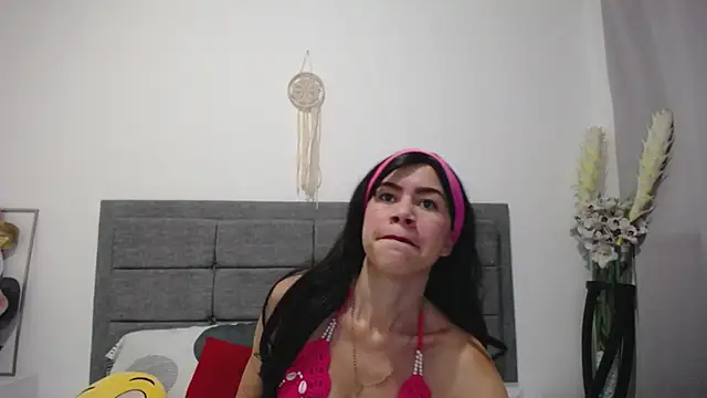 Snapshot of Vicky_Love_ chatting on February 20, 10:48 am Vicky Love online show from February 20, 10:48 am