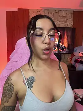 Snapshot of Tamara_Roberts1 chatting on April 30, 1:56 am Tamara Roberts1 online show from April 30, 1:56 am