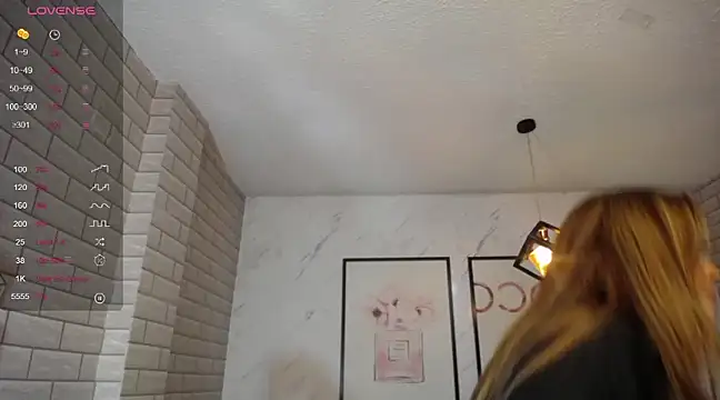 Snapshot of _Charlotte_v chatting on February 27, 8:31 pm Charlotte v online show from February 27, 8:31 pm