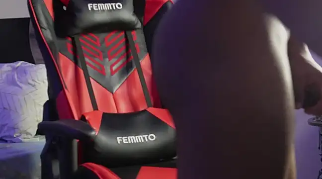 Snapshot of May_Dylan1 chatting on December 4, 1:31 pm May Dylan1 online show from December 4, 1:31 pm