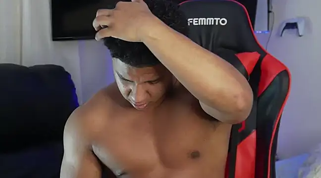 Snapshot of May_Dylan1 chatting on December 13, 12:20 am May Dylan1 online show from December 13, 12:20 am