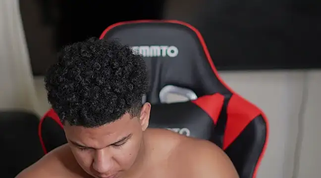 Snapshot of May_Dylan1 chatting on December 15, 12:07 am May Dylan1 online show from December 15, 12:07 am