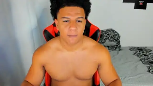 Snapshot of May_Dylan1 chatting on November 18, 5:23 am May Dylan1 online show from November 18, 5:23 am