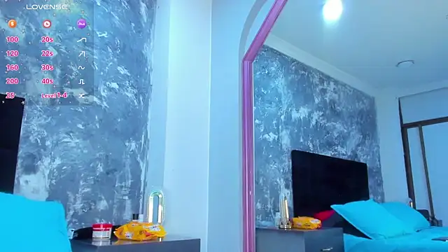 Snapshot of AuroraRojas chatting on January 18, 12:13 am AuroraRojas online show from January 18, 12:13 am