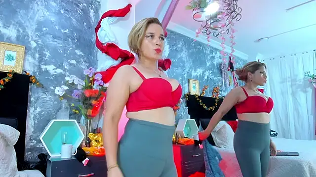 Snapshot of AuroraRojas chatting on February 11, 10:07 pm AuroraRojas online show from February 11, 10:07 pm