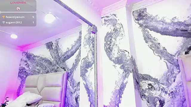 Snapshot of AuroraRojas chatting on March 12, 1:47 am AuroraRojas online show from March 12, 1:47 am