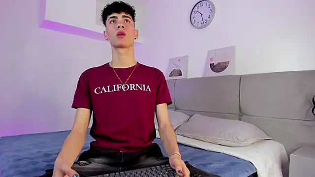 Snapshot of NeoRaptis chatting on December 6, 7:56 pm NeoRaptis online show from December 6, 7:56 pm