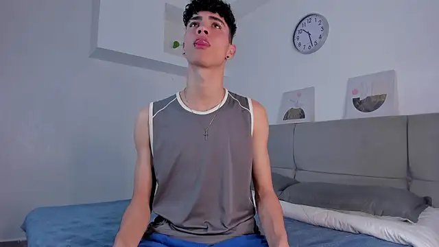 Snapshot of NeoRaptis chatting on December 12, 8:10 pm NeoRaptis online show from December 12, 8:10 pm