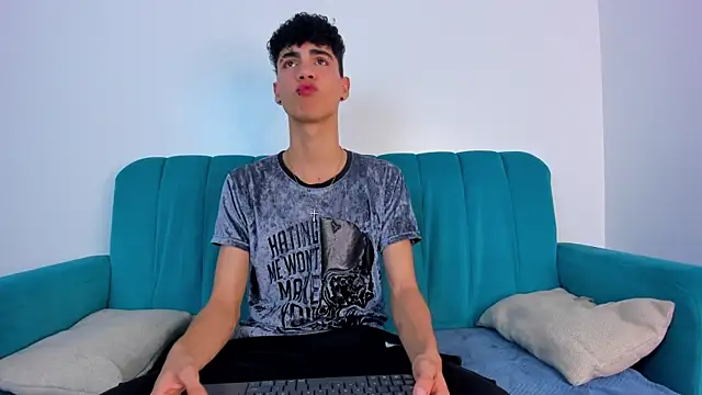 Snapshot of NeoRaptis chatting on December 17, 8:21 pm NeoRaptis online show from December 17, 8:21 pm