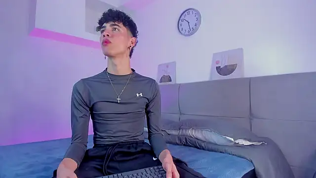 Snapshot of NeoRaptis chatting on December 26, 8:11 pm NeoRaptis online show from December 26, 8:11 pm