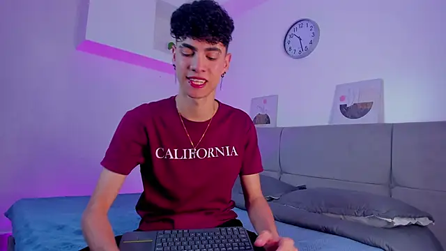 Snapshot of NeoRaptis chatting on December 27, 7:57 pm NeoRaptis online show from December 27, 7:57 pm