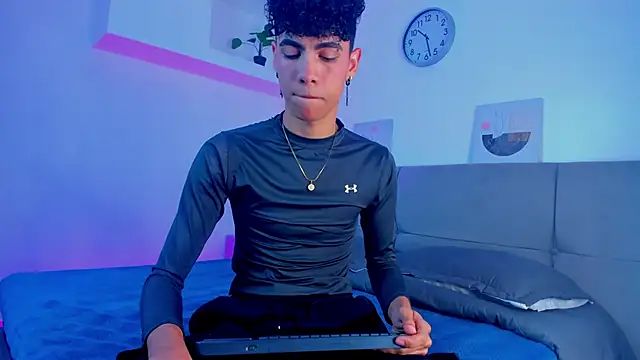 Snapshot of NeoRaptis chatting on January 4, 7:55 pm NeoRaptis online show from January 4, 7:55 pm