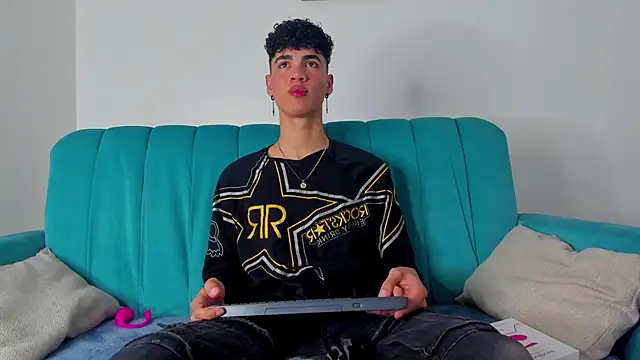 Snapshot of NeoRaptis chatting on January 13, 8:26 pm NeoRaptis online show from January 13, 8:26 pm