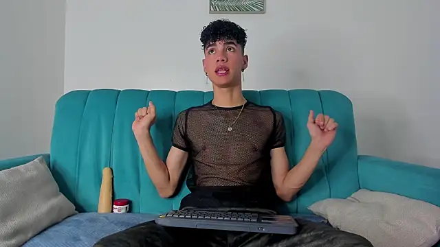 Snapshot of NeoRaptis chatting on January 14, 7:53 pm NeoRaptis online show from January 14, 7:53 pm