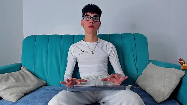 Snapshot of NeoRaptis chatting on January 24, 8:00 pm NeoRaptis online show from January 24, 8:00 pm