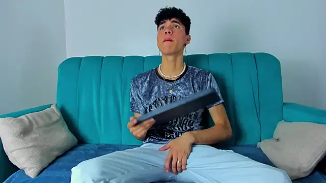 Snapshot of NeoRaptis chatting on January 29, 8:04 pm NeoRaptis online show from January 29, 8:04 pm