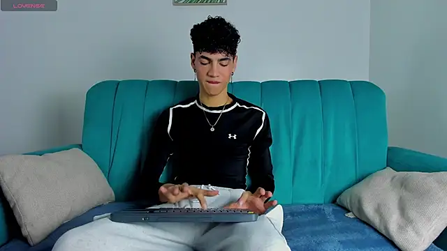 Snapshot of NeoRaptis chatting on January 31, 8:01 pm NeoRaptis online show from January 31, 8:01 pm