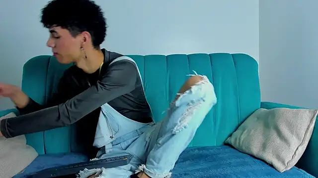 Snapshot of NeoRaptis chatting on February 5, 8:04 pm NeoRaptis online show from February 5, 8:04 pm