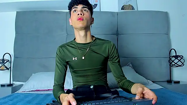 Snapshot of NeoRaptis chatting on February 7, 7:59 pm NeoRaptis online show from February 7, 7:59 pm