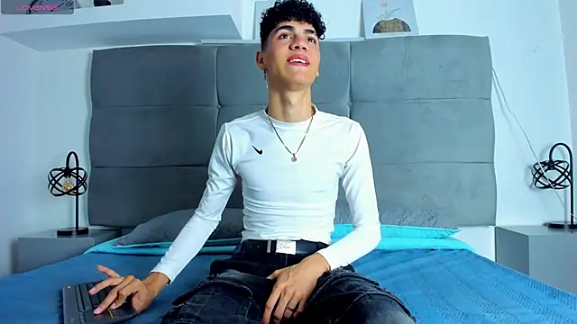 Snapshot of NeoRaptis chatting on February 12, 7:56 pm NeoRaptis online show from February 12, 7:56 pm