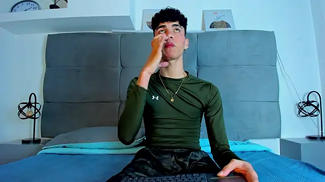 Snapshot of NeoRaptis chatting on February 13, 7:52 pm NeoRaptis online show from February 13, 7:52 pm