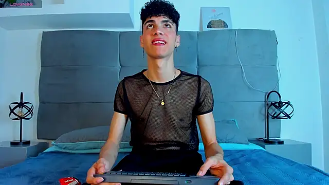 Snapshot of NeoRaptis chatting on February 15, 8:01 pm NeoRaptis online show from February 15, 8:01 pm