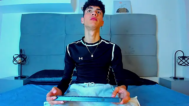 Snapshot of NeoRaptis chatting on February 18, 8:25 pm NeoRaptis online show from February 18, 8:25 pm