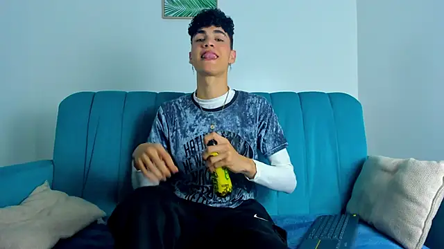 Snapshot of NeoRaptis chatting on February 19, 8:31 pm NeoRaptis online show from February 19, 8:31 pm