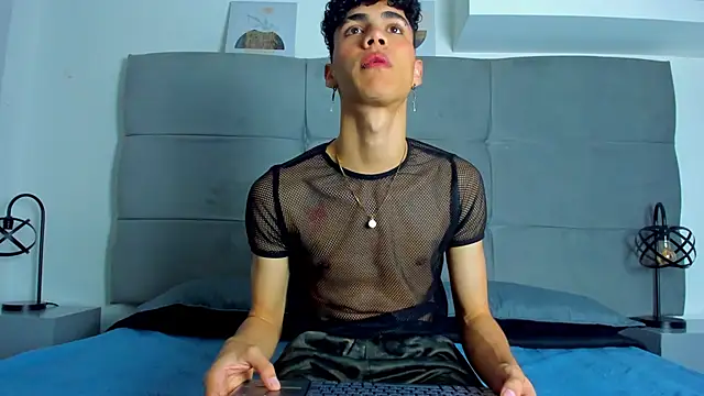 Snapshot of NeoRaptis chatting on February 20, 8:14 pm NeoRaptis online show from February 20, 8:14 pm