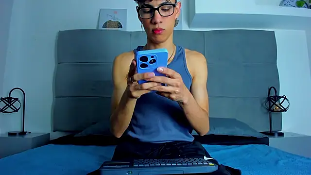 Snapshot of NeoRaptis chatting on February 22, 7:58 pm NeoRaptis online show from February 22, 7:58 pm