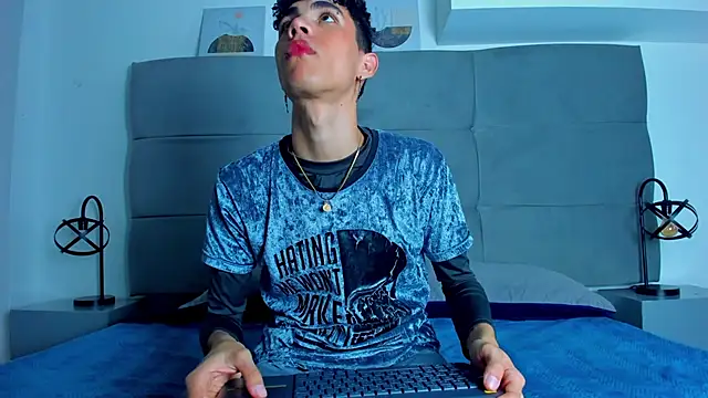 Snapshot of NeoRaptis chatting on February 24, 8:14 pm NeoRaptis online show from February 24, 8:14 pm