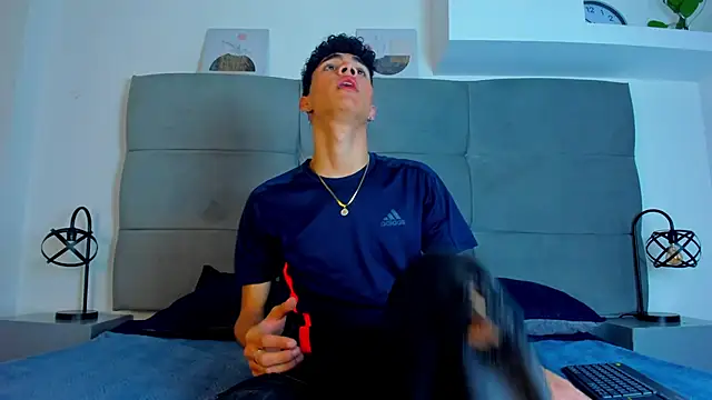 Snapshot of NeoRaptis chatting on February 26, 8:11 pm NeoRaptis online show from February 26, 8:11 pm