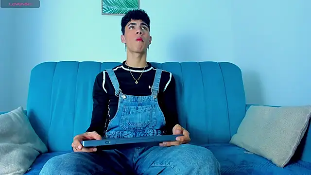 Snapshot of NeoRaptis chatting on February 28, 8:18 pm NeoRaptis online show from February 28, 8:18 pm