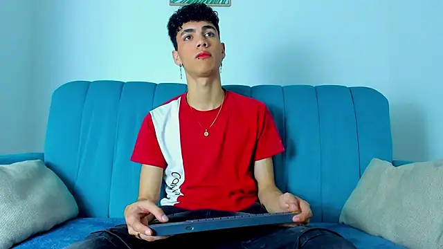 Snapshot of NeoRaptis chatting on March 3, 8:21 pm NeoRaptis online show from March 3, 8:21 pm