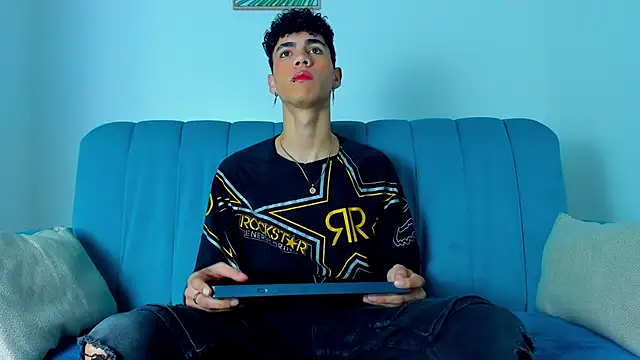 Snapshot of NeoRaptis chatting on March 6, 8:16 pm NeoRaptis online show from March 6, 8:16 pm