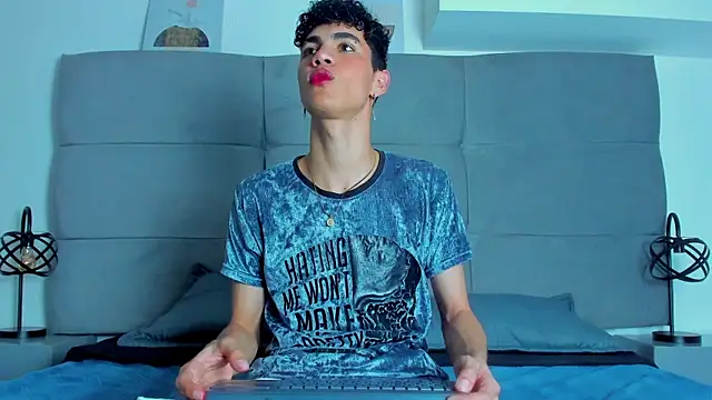 Snapshot of NeoRaptis chatting on March 7, 8:22 pm NeoRaptis online show from March 7, 8:22 pm