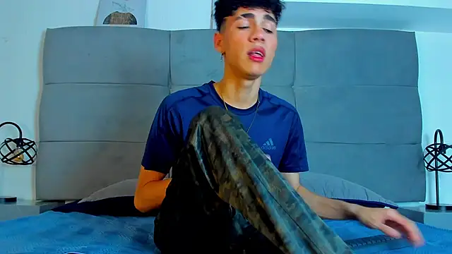 Snapshot of NeoRaptis chatting on March 10, 8:23 pm NeoRaptis online show from March 10, 8:23 pm