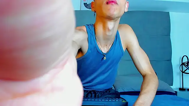 Snapshot of NeoRaptis chatting on March 11, 8:53 pm NeoRaptis online show from March 11, 8:53 pm