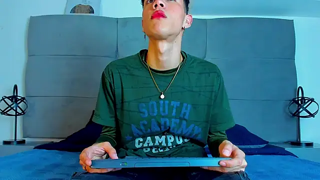 Snapshot of NeoRaptis chatting on March 12, 8:31 pm NeoRaptis online show from March 12, 8:31 pm