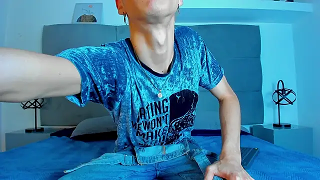 Snapshot of NeoRaptis chatting on March 13, 8:11 pm NeoRaptis online show from March 13, 8:11 pm