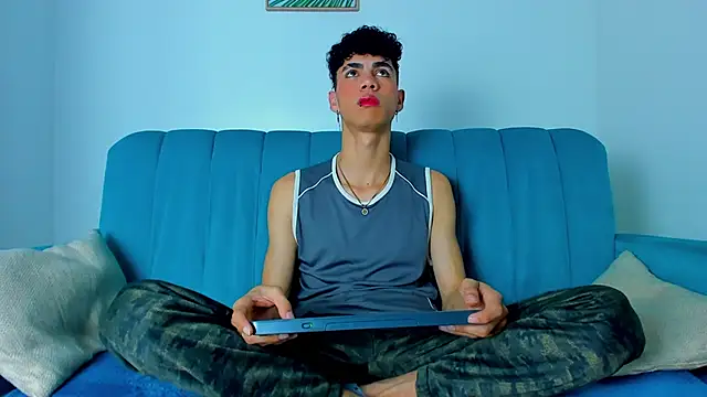 Snapshot of NeoRaptis chatting on March 16, 1:06 pm NeoRaptis online show from March 16, 1:06 pm