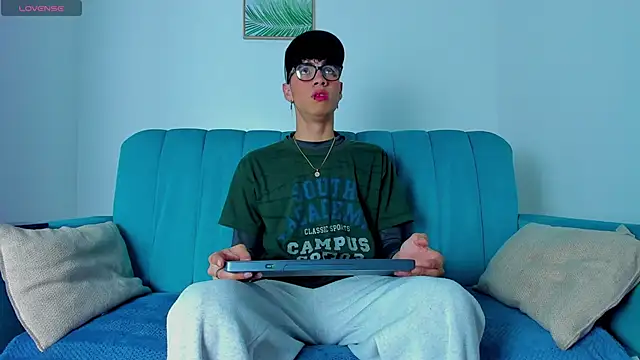 Snapshot of NeoRaptis chatting on March 18, 8:15 pm NeoRaptis online show from March 18, 8:15 pm