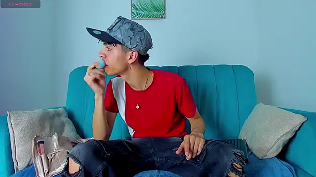 Snapshot of NeoRaptis chatting on March 19, 8:54 pm NeoRaptis online show from March 19, 8:54 pm