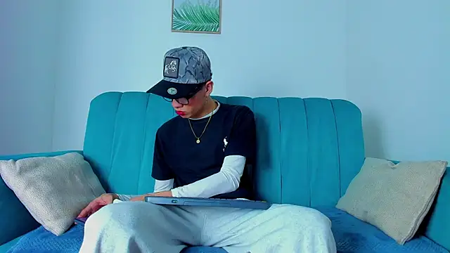 Snapshot of NeoRaptis chatting on March 20, 8:40 pm NeoRaptis online show from March 20, 8:40 pm