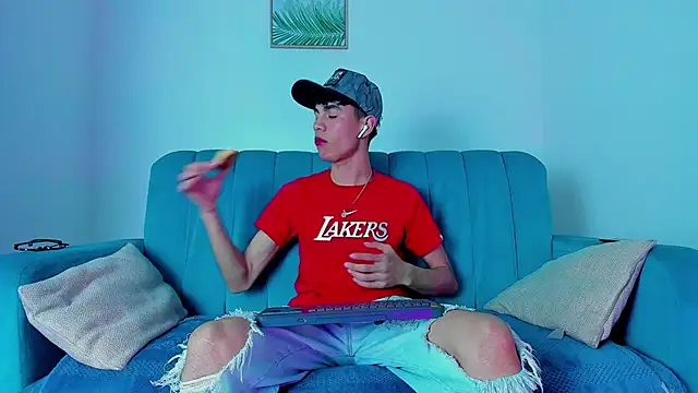 Snapshot of NeoRaptis chatting on March 21, 8:18 pm NeoRaptis online show from March 21, 8:18 pm