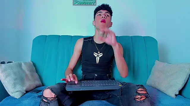 Snapshot of NeoRaptis chatting on March 22, 8:15 pm NeoRaptis online show from March 22, 8:15 pm