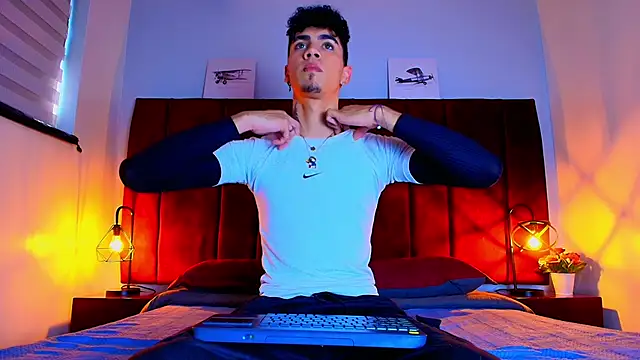 Snapshot of NeoRaptis chatting on September 22, 8:22 pm NeoRaptis online show from September 22, 8:22 pm