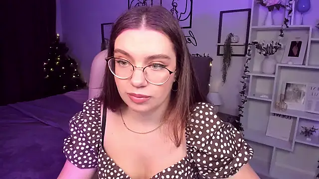 DaniellaLovely online show from January 5, 5:30 am