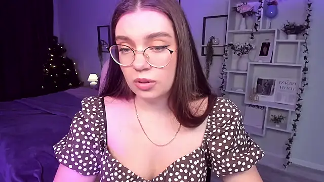 DaniellaLovely online show from January 5, 8:32 am